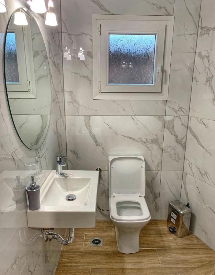Petite Luxury Urban House Apartment Trikala  Bagian luar foto