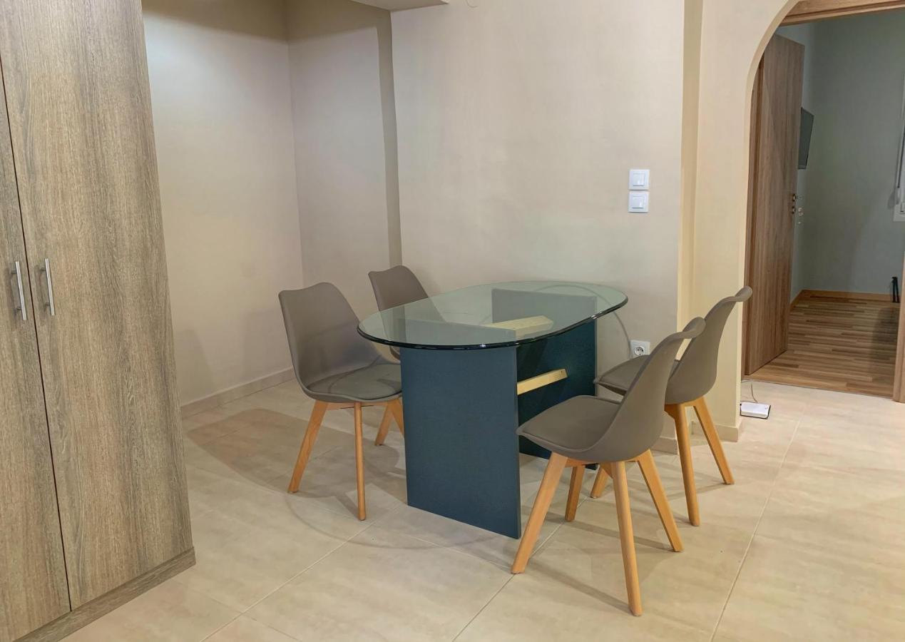 Petite Luxury Urban House Apartment Trikala  Bagian luar foto