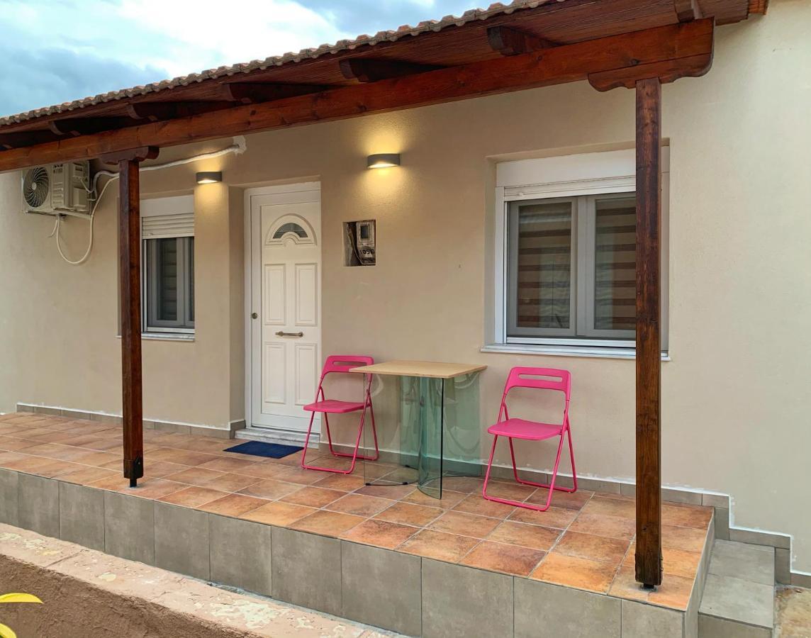 Petite Luxury Urban House Apartment Trikala  Bagian luar foto