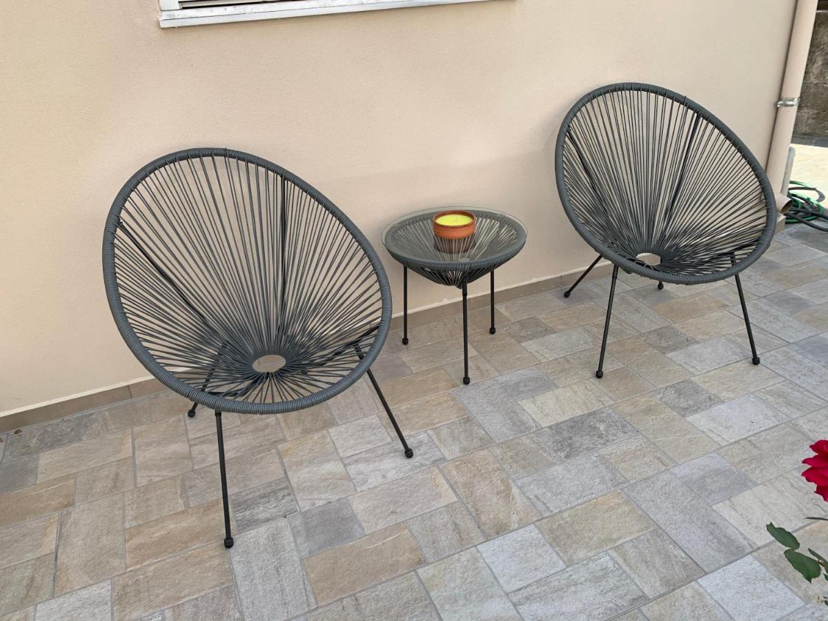 Petite Luxury Urban House Apartment Trikala  Bagian luar foto